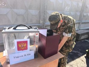 Жители ХМАО - и на выборы, и на фронт