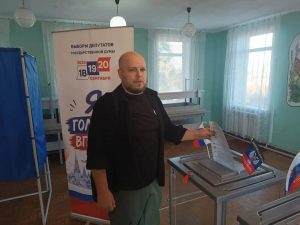 Жители ХМАО - и на выборы, и на фронт