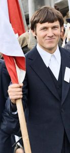 "Край родимый всё ж не в силе мы на чей-то рай променять"